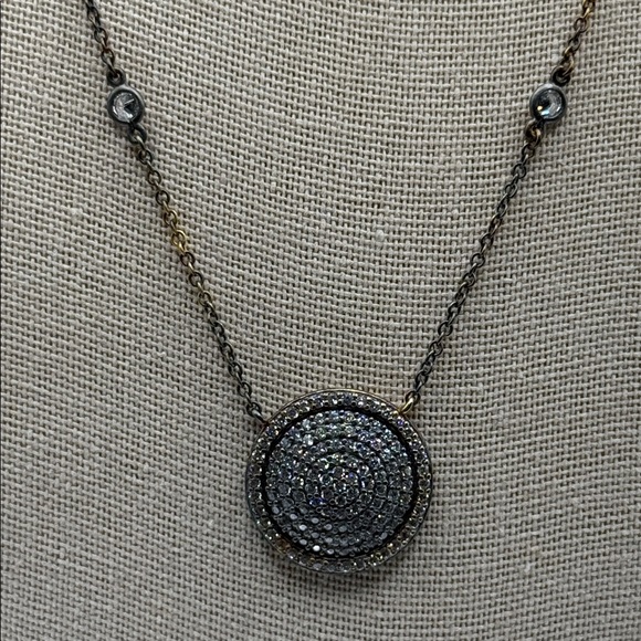 Elegant Silver Pendant Necklace - Picture 6 of 7